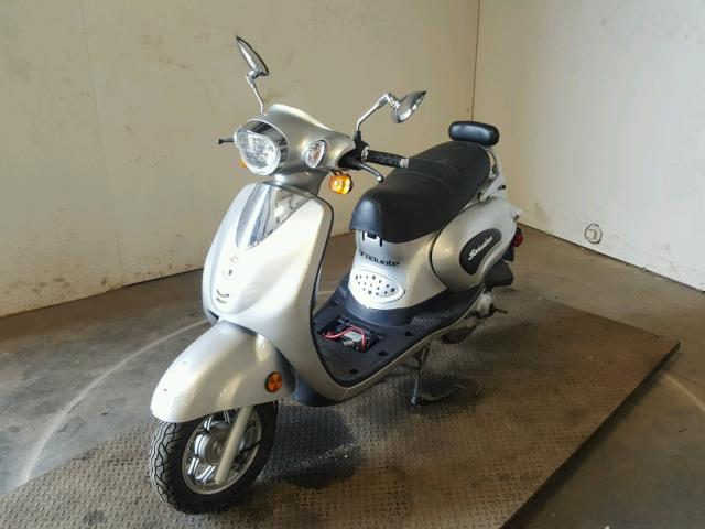 LD5TCBPA461005254 - 2006 SCHW SCOOTER SILVER photo 2