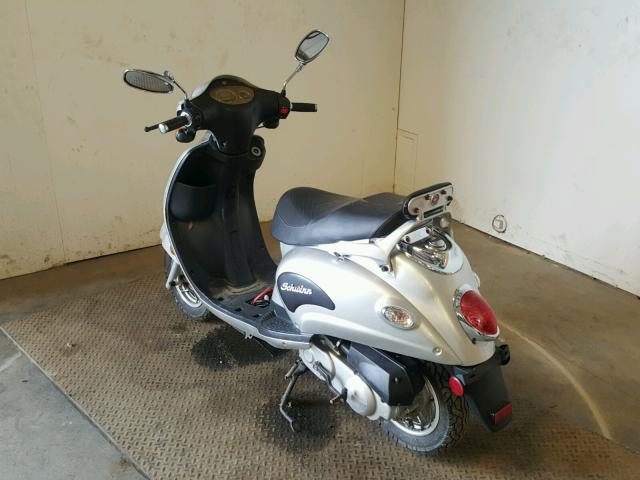 LD5TCBPA461005254 - 2006 SCHW SCOOTER SILVER photo 3