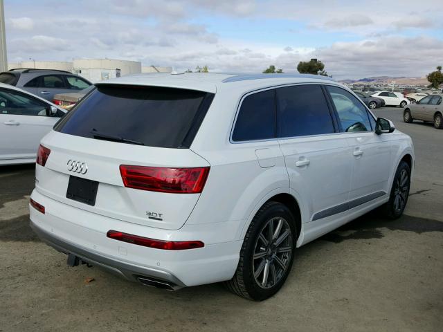 WA1LAAF7XHD018587 - 2017 AUDI Q7 PREMIUM WHITE photo 4