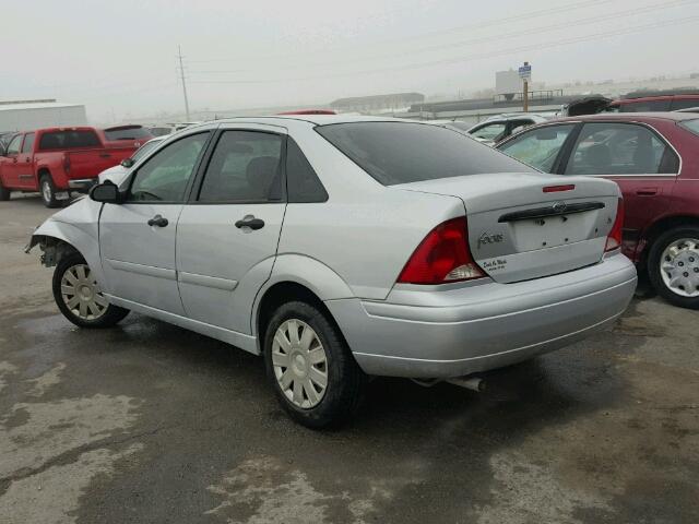 1FAFP34364W165782 - 2004 FORD FOCUS SILVER photo 3