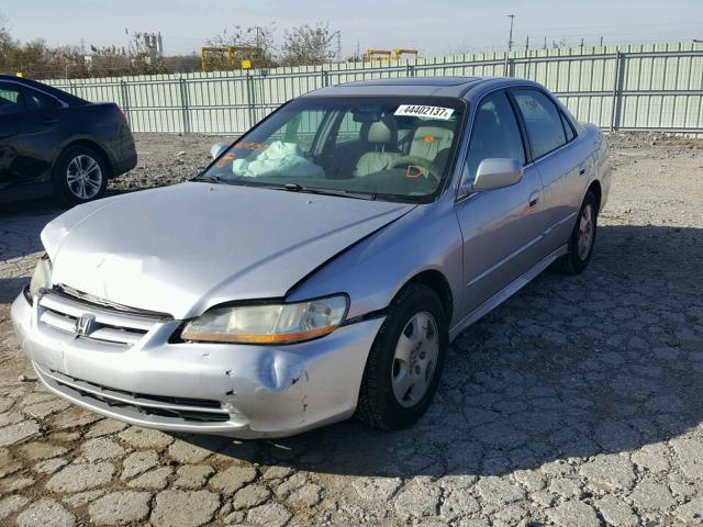 1HGCG16572A045257 - 2002 HONDA ACCORD EX SILVER photo 2