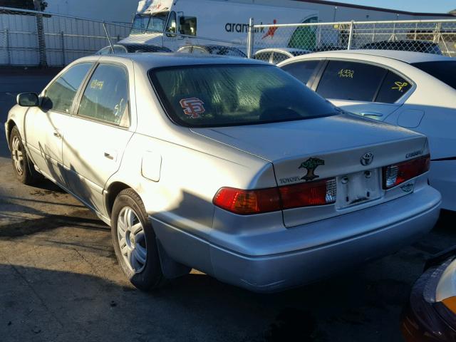 JT2BG22K7Y0503656 - 2000 TOYOTA CAMRY CE SILVER photo 3