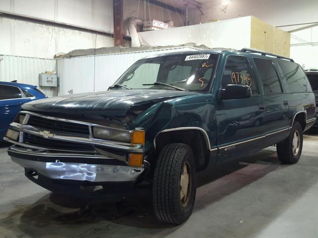 3GNFK16R7TG134723 - 1996 CHEVROLET SUBURBAN K GREEN photo 2