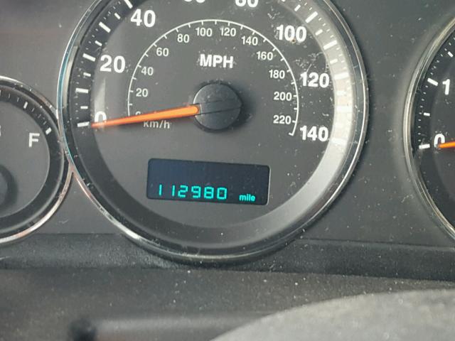 1J8HG582X6C276087 - 2006 JEEP COMMANDER SILVER photo 8