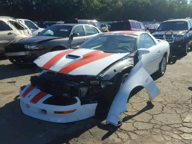 2G1FP22P6V2145604 - 1997 CHEVROLET CAMARO WHITE photo 2