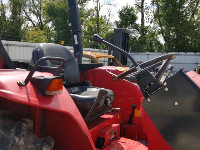 P30T1569 - 2012 MAHINDRA AND MAHINDRA TRACTOR RED photo 5
