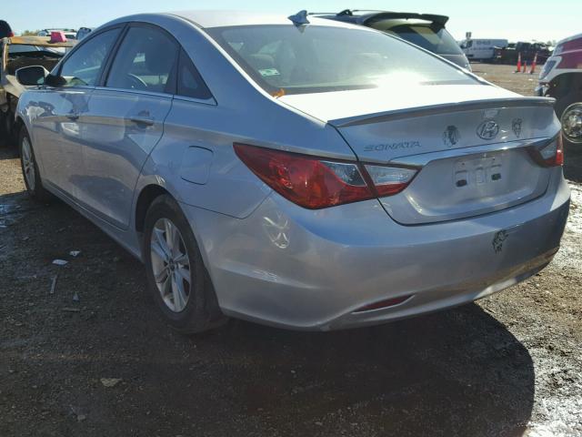 5NPEB4AC3DH551788 - 2013 HYUNDAI SONATA SILVER photo 3