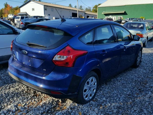 1FAHP3K28CL229095 - 2012 FORD FOCUS SE BLUE photo 4