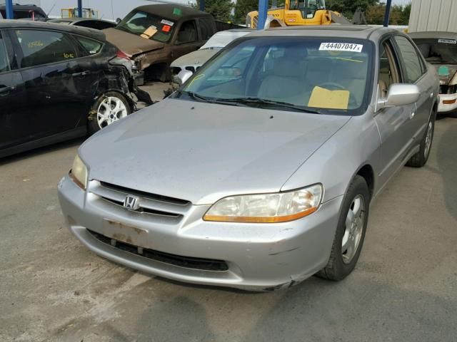 1HGCG1656XA021037 - 1999 HONDA ACCORD EX SILVER photo 2