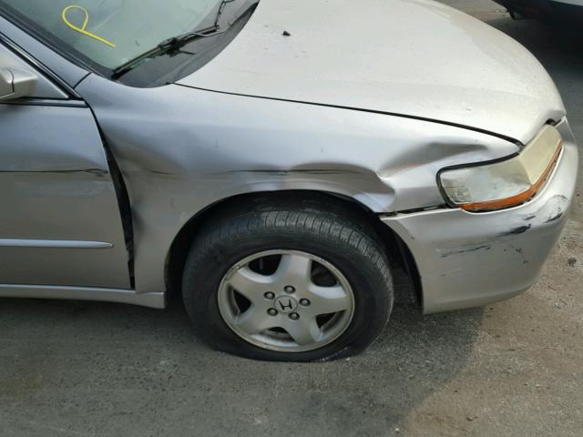 1HGCG1656XA021037 - 1999 HONDA ACCORD EX SILVER photo 9