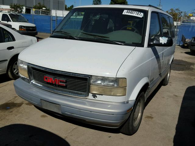 1GKDM19W0XB515831 - 1999 GMC SAFARI XT WHITE photo 2