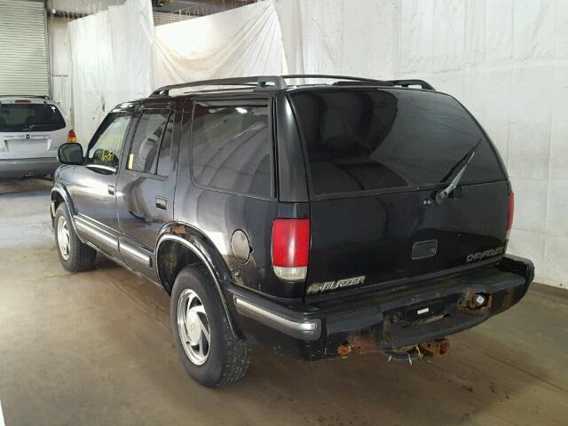 1GNDT13W9W2208722 - 1998 CHEVROLET BLAZER BLACK photo 3