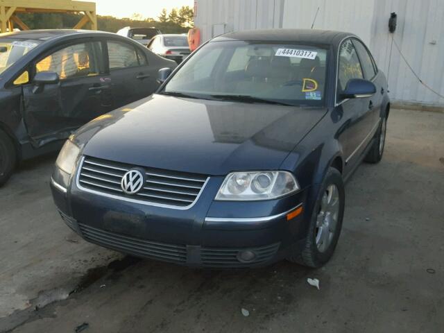 WVWAE63B15P059742 - 2005 VOLKSWAGEN PASSAT GLS BLUE photo 2