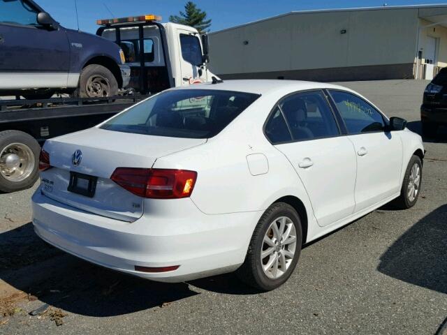 3VWD17AJ4FM356291 - 2015 VOLKSWAGEN JETTA SE WHITE photo 4