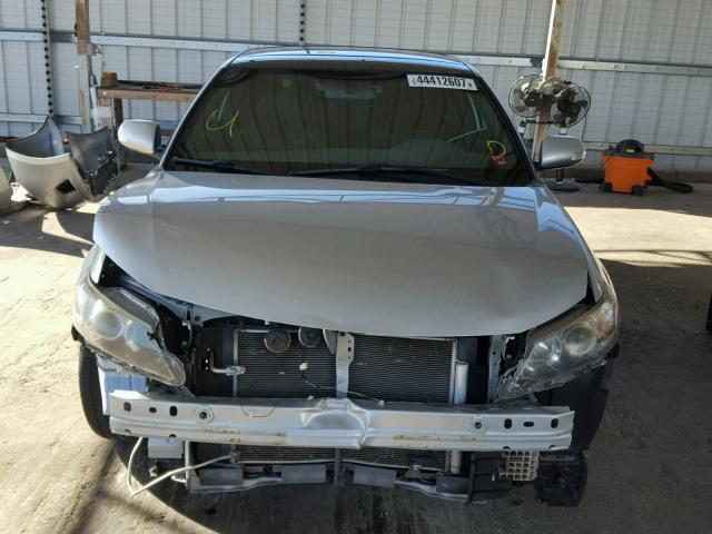 JTKJF5C79B3016331 - 2011 TOYOTA SCION TC 银色 照片 9