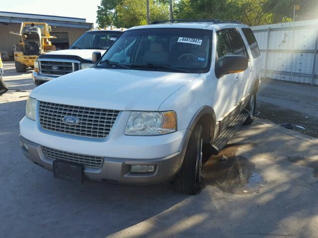 1FMRU17L33LA38886 - 2003 FORD EXPEDITION WHITE photo 2