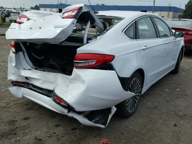 3FA6P0RU2JR214149 - 2018 FORD FUSION TIT WHITE photo 4