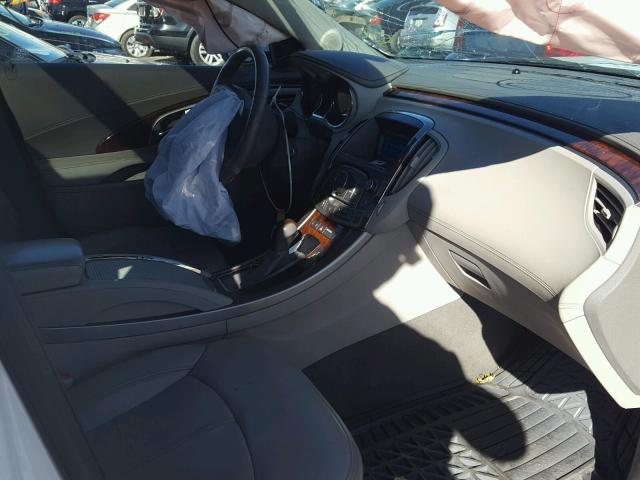 1G4GC5ED8BF312335 - 2011 BUICK LACROSSE C WHITE photo 5