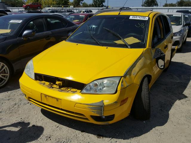 1FAHP37N86W141394 - 2006 FORD FOCUS ZX5 YELLOW photo 2