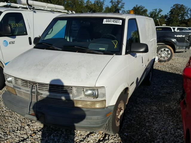 1GCDM19W31B115796 - 2001 CHEVROLET ASTRO WHITE photo 2