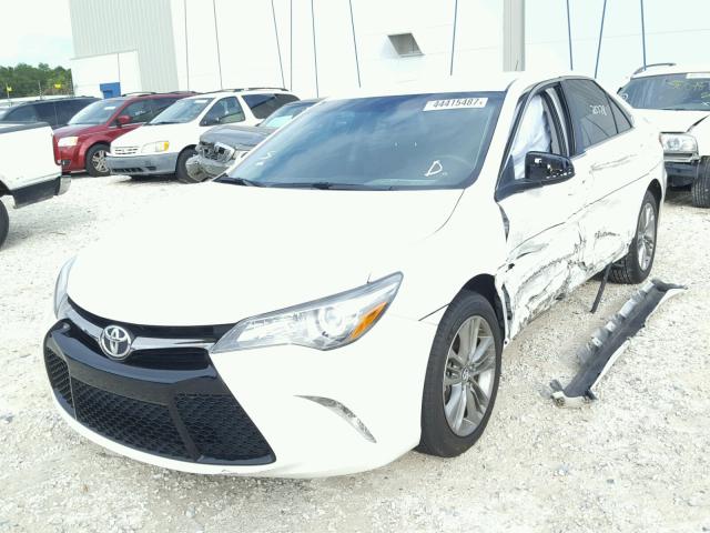 4T1BF1FK1GU540834 - 2016 TOYOTA CAMRY WHITE photo 2