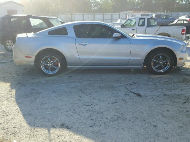 1ZVBP8AM2D5250088 - 2013 FORD MUSTANG SILVER photo 9