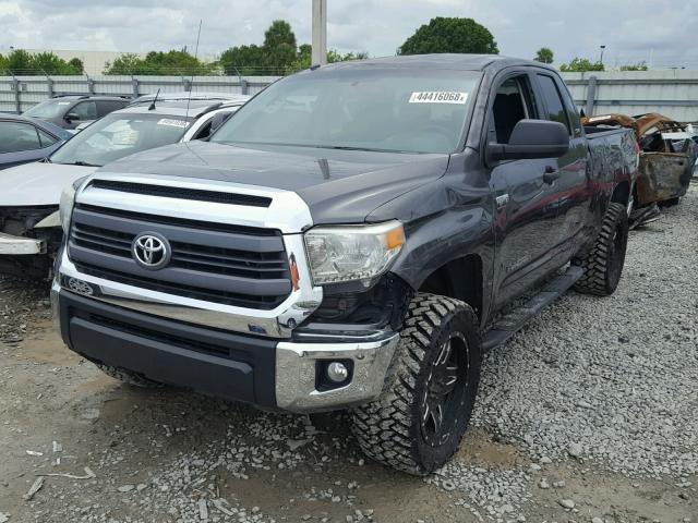 5TFRY5F16EX150559 - 2014 TOYOTA TUNDRA DOU GRAY photo 2