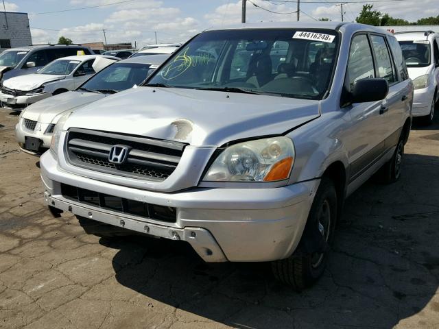 2HKYF18155H550907 - 2005 HONDA PILOT LX SILVER photo 2