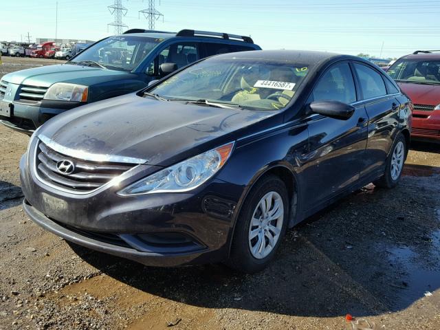 5NPEB4AC4BH137044 - 2011 HYUNDAI SONATA PURPLE photo 2