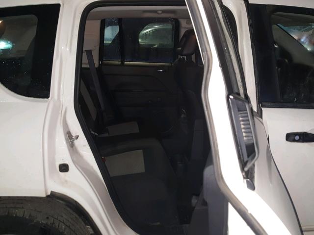 1J8FF47W28D705809 - 2008 JEEP COMPASS SP WHITE photo 6