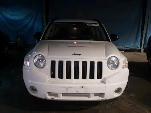 1J8FF47W28D705809 - 2008 JEEP COMPASS SP WHITE photo 9