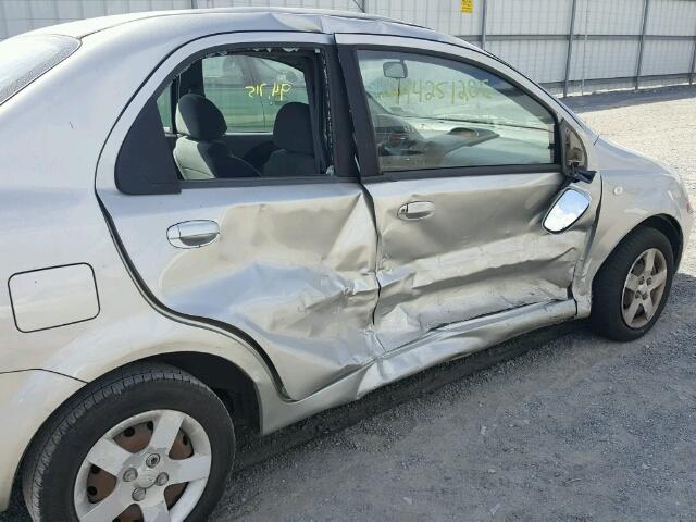 KL1TD52695B459790 - 2005 CHEVROLET AVEO BASE Srebrny zdjęcie 9
