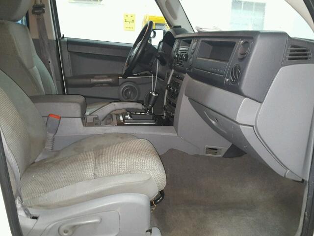 1J8HG48P37C586590 - 2007 JEEP COMMANDER WHITE photo 5