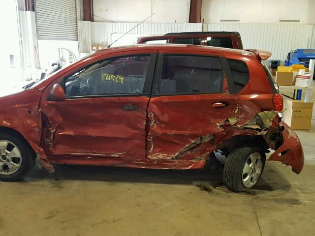 KL1TD66656B676836 - 2006 CHEVROLET AVEO BASE Czerwony zdjęcie 9