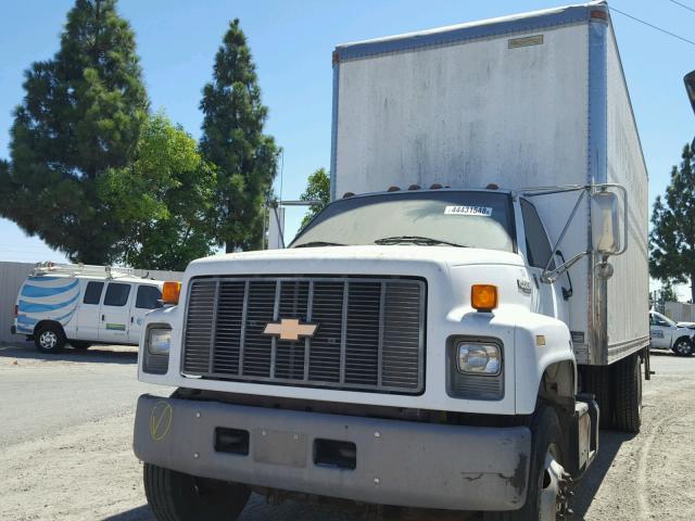 1GBJ7H1M1TJ105682 - 1996 CHEVROLET KODIAK C7H WHITE photo 2