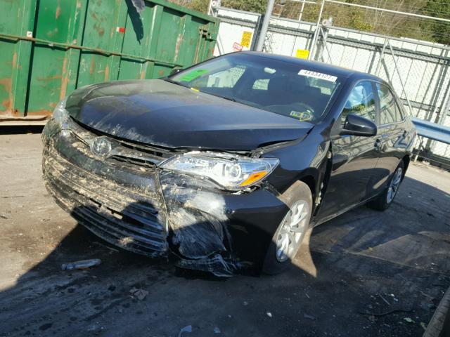 4T4BF1FK0GR528938 - 2016 TOYOTA CAMRY LE შავი ფოტო 2