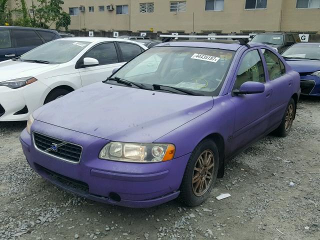 YV1RS612052430377 - 2005 VOLVO S60 PURPLE photo 2