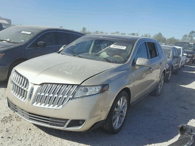 2LMHJ5AT5BBJ52542 - 2011 LINCOLN MKT GOLD photo 2