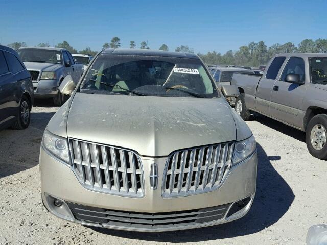 2LMHJ5AT5BBJ52542 - 2011 LINCOLN MKT GOLD photo 9