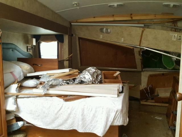 4YDF34025C4700438 - 2012 KEYSTONE TRAILER WHITE photo 5