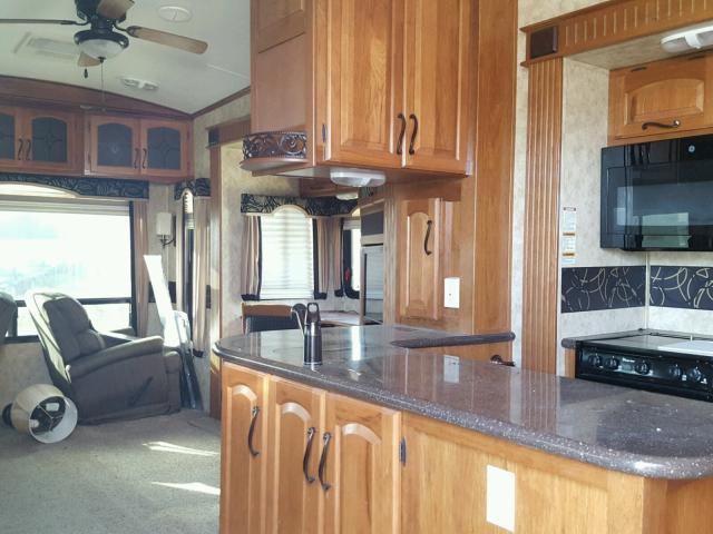 4YDF34025C4700438 - 2012 KEYSTONE TRAILER WHITE photo 8