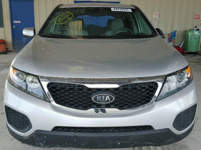 5XYKT3A14CG198346 - 2012 KIA SORENTO BA SILVER photo 10