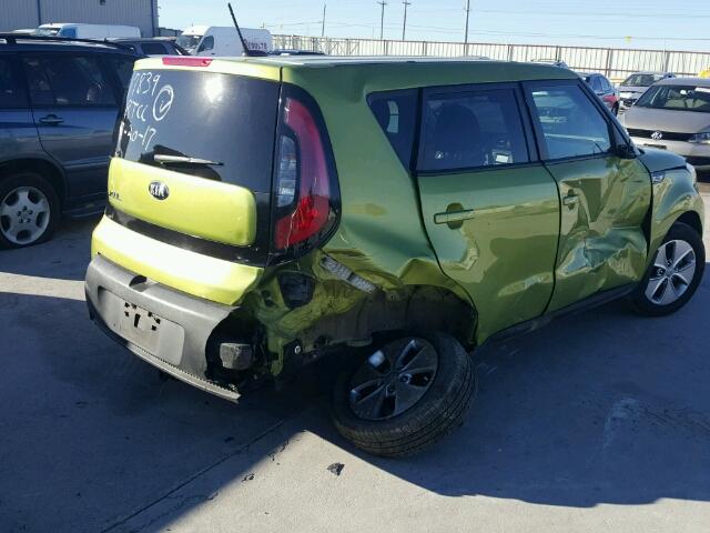 KNDJN2A21G7827685 - 2016 KIA SOUL GREEN photo 4