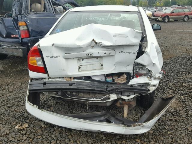 KMHCG45C42U344196 - 2002 HYUNDAI ACCENT WHITE photo 9