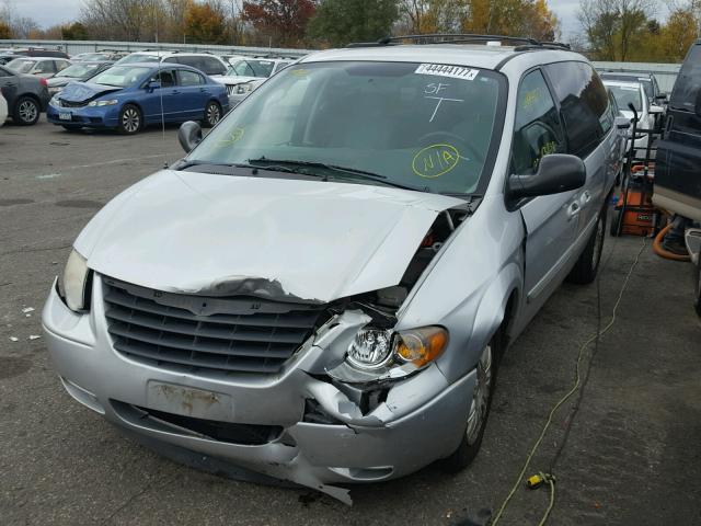 2A4GP54L46R738761 - 2006 CHRYSLER TOWN & COU SILVER photo 2