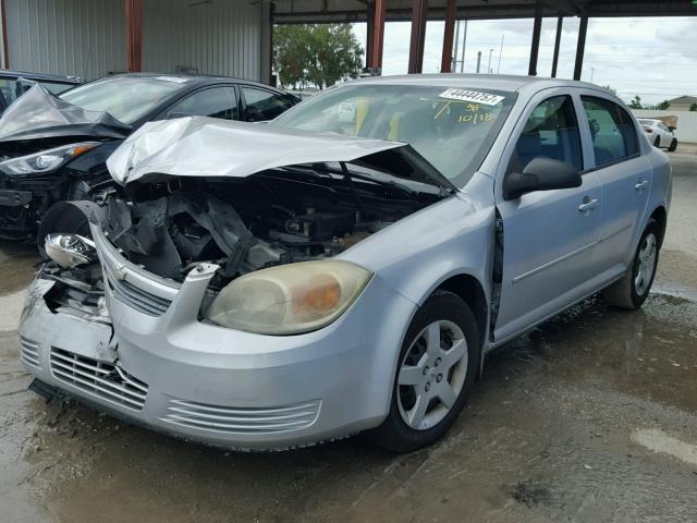 1G1AK52F957604344 - 2005 CHEVROLET COBALT SILVER photo 2