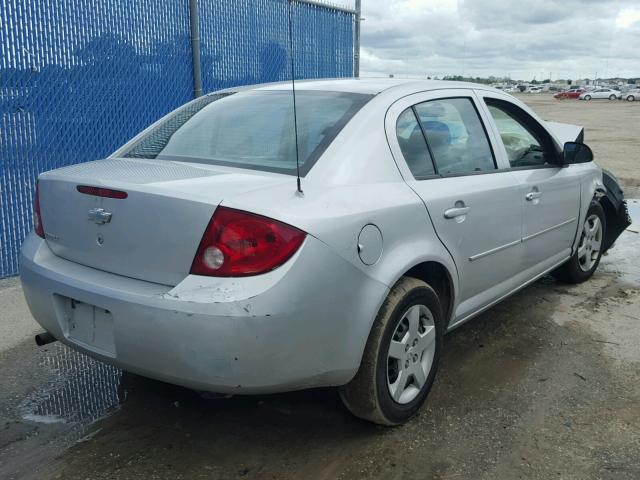 1G1AK52F957604344 - 2005 CHEVROLET COBALT SILVER photo 4