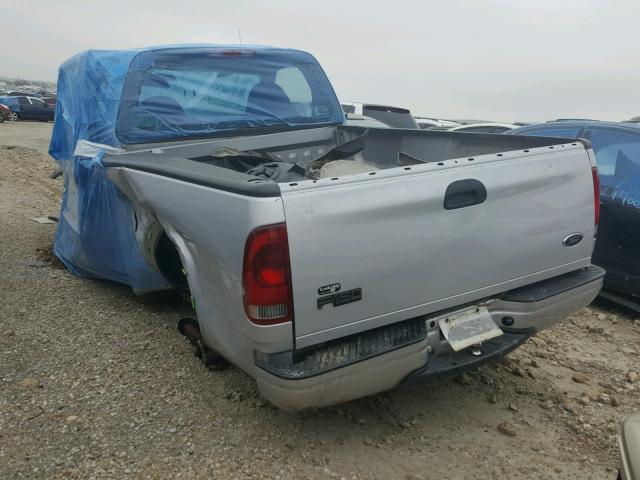 2FTRF17283CA84021 - 2003 FORD F150 SILVER photo 3