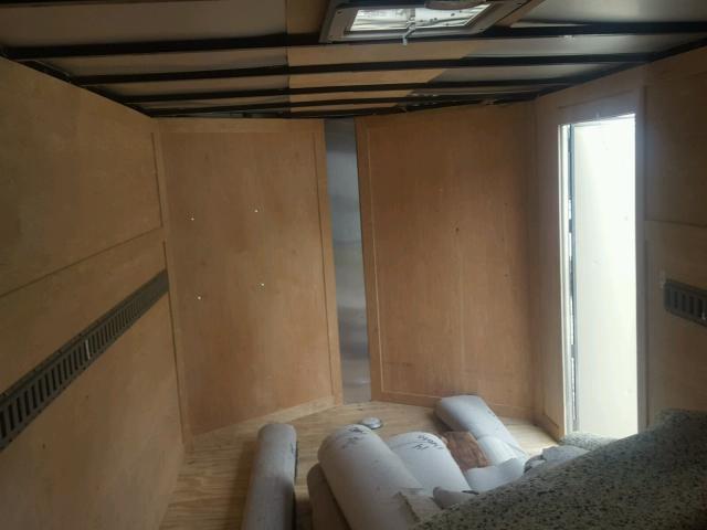 5WKBE1623H1048598 - 2017 TRAIL KING ENCLOSED შავი ფოტო 5