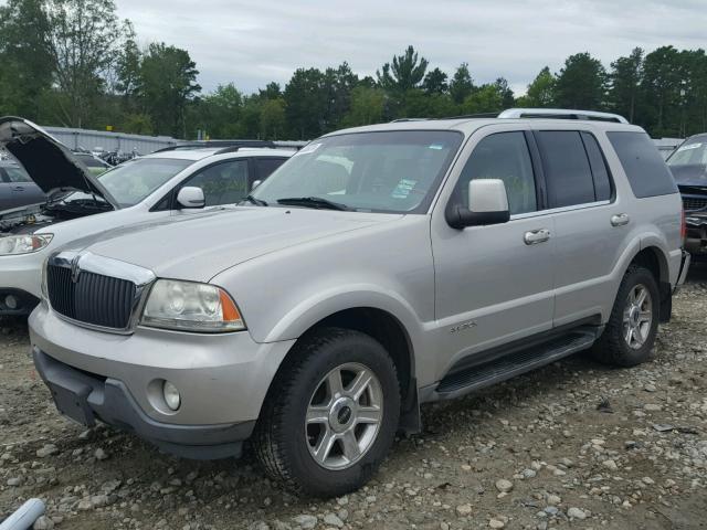 5LMEU88H54ZJ31714 - 2004 LINCOLN AVIATOR 银色 照片 2